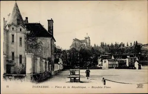 Ak Laroche Migennes Yonne, Place de la Republique