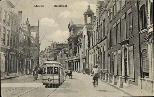 Ak Leiden Südholland Niederlande, Breestraat, Tram, Radfahrer