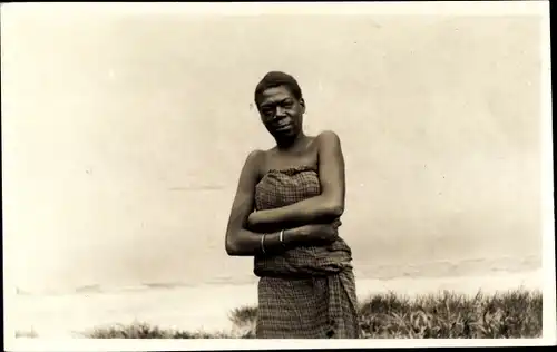 Foto Ak Afrikanische Frau, Geve, some months later