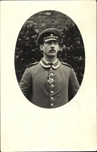 Foto Ak Deutscher Soldat in Uniform, Eisernes Kreuz