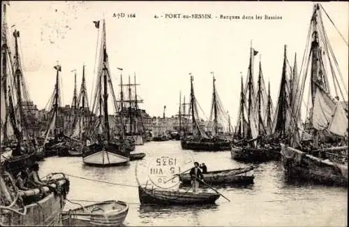 Ak Port en Bessin Calvados, Barques dans les Bassins