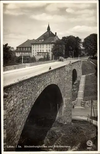 Ak Löbau in Sachsen, Hindenburgbrücke und Krankenhaus