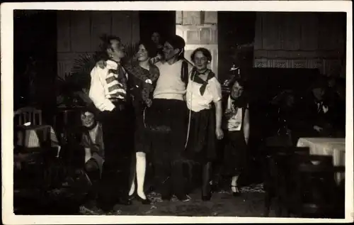 Foto Ak Dresden, Gruppenbild in der Gaststätte