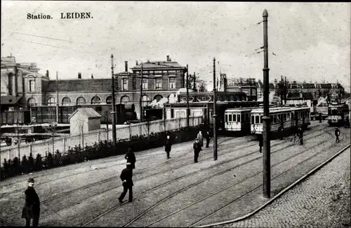 Ak Leiden Südholland Niederlande, Station, Straßenseite, Tramhaltestelle, ca. 1915