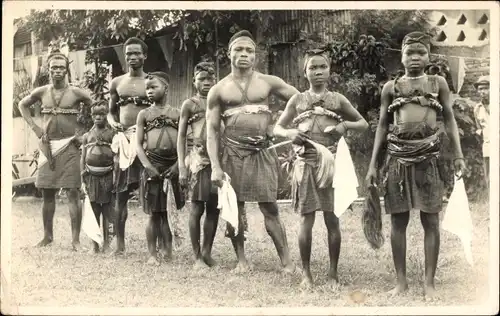 Foto Ak Pointe Noire Republik Kongo, Afrikaner, Gruppenbild