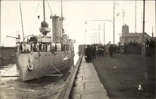 Foto Ak Deutsches Kriegsschiff Hamburg, Kleiner Kreuzer, Reichsmarine, Wilhelmshaven