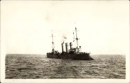 Foto Ak Deutsches Kriegsschiff Hamburg, Kleiner Kreuzer, Reichsmarine, auf der Jade