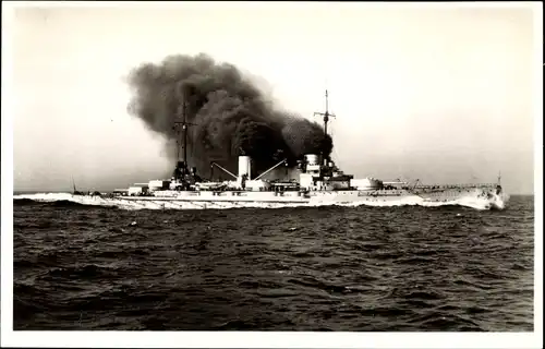 Foto Ak Deutsches Kriegsschiff, SMS Moltke, Großer Kreuzer, Kaiserliche Marine, in voller Fahrt