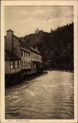 Ak Monschau Montjoie in der Eifel, Alte Häuser an der Rur mit Blick auf Kapelle