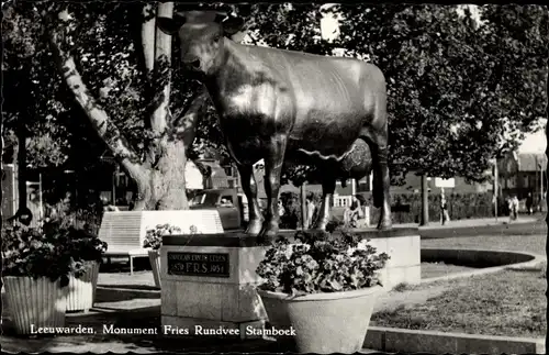 Ak Leeuwarden Friesland, Monument Fries Rundvee Stamboek