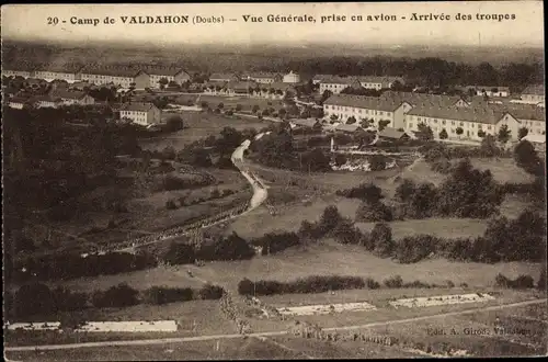 Ak Le Valdahon Doubs, Camp, Arrivée des troupes, Vue Generale, prise en avion