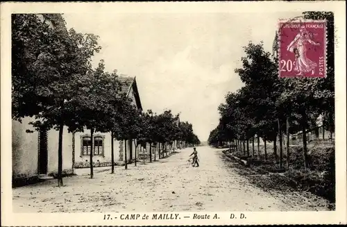 Ak Mailly le Camp Aube, Route A., Straßenpartie im Lager
