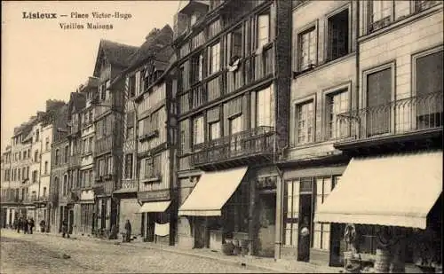 Ak Lisieux Calvados, Place Victor Hugo, Vieilles Maisons