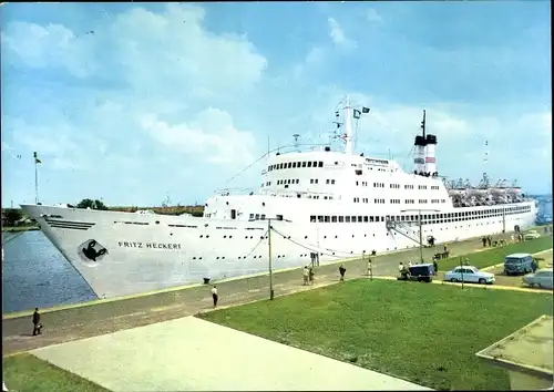 Ak FDGB Urlauberschiff TMS Fritz Heckert im Hafen, DSR Lines