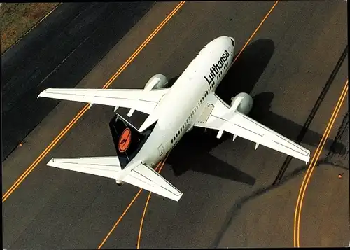 Ak Deutsches Passagierflugzeug, Lufthansa, Boeing 737-500, Landebahn