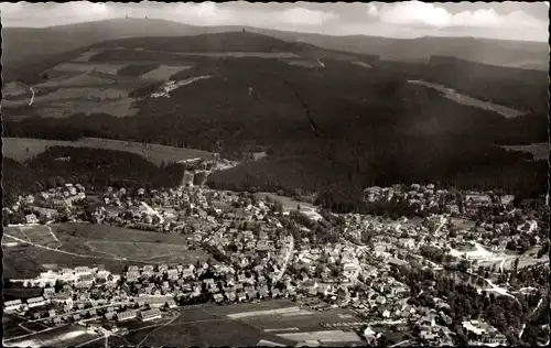 Ak Braunlage im Oberharz, Fliegeraufnahme mit Wurmberg und Brocken