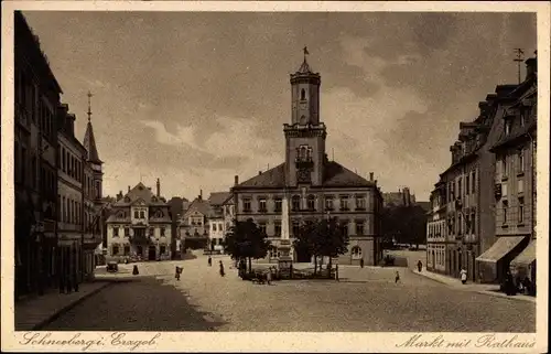 Ak Schneeberg im Erzgebirge, Markt mit Rathaus, Denkmal
