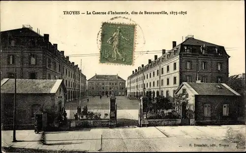 Ak Troyes Aube, La Caserne de Beurnonville, Infanterie