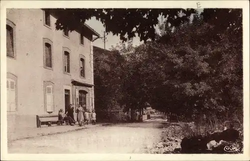 Ak L'Hôpital sous Rochefort Loire, L'Epicerie-Boucherie et vue du Pont