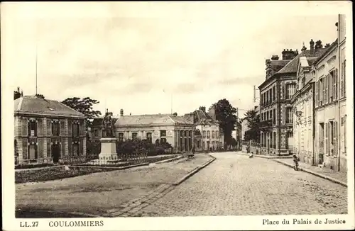 Ak Coulommiers Seine et Marne, Place du Palais du Justice