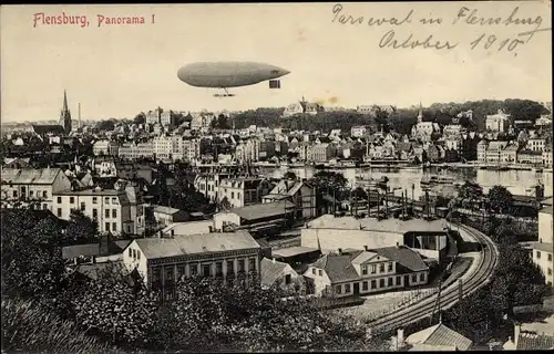 Ak Flensburg in Schleswig Holstein, Zeppelin Parseval über der Stadt, Bahnschienen