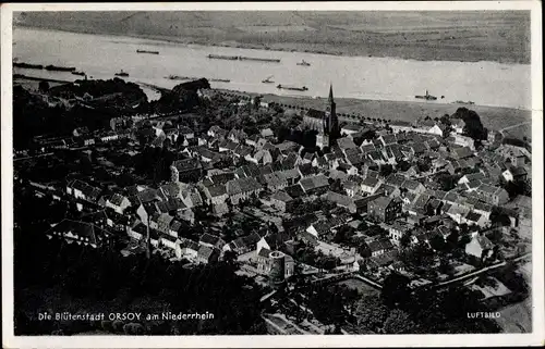 Ak Orsoy Rheinberg am Niederrhein, Fliegeraufnahme, Panorama vom Ort, Binnenschiffe