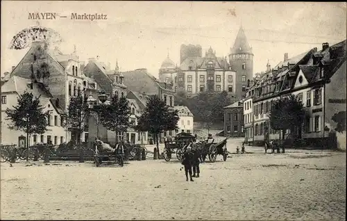 Ak Mayen in der Eifel, Marktplatz mit Genovevaburg