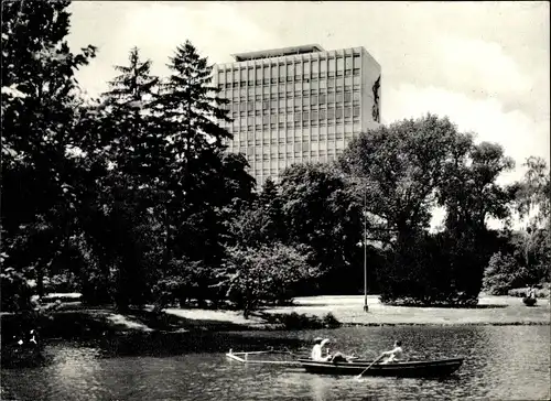 Ak Karlsruhe in Baden, Karlsruher Lebensverischerung mit Stadtgarten See, Ruderboot