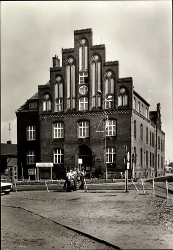 Ak Hansestadt Wismar, VEB Seehafen Wismar, Giebelhaus