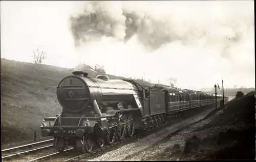 Foto Ak Britische Eisenbahn, LNER A3 Class Nr. 2562/63