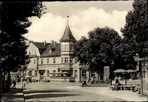 Ak Tabarz im Thüringer Wald, Partie am Platz, Hotel Café Deutscher Hof