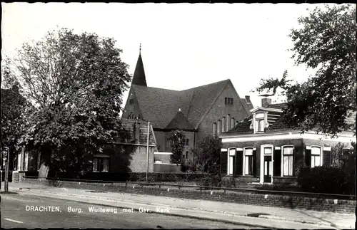 Ak Drachten Friesland Niederlande, Burg. Wuiteweg met Ger. Kerk