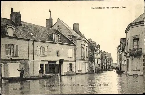 Ak Les Ponts de Cé Maine et Loire, Inondations 1904, Vieille rue de l'ile Saint Aubin