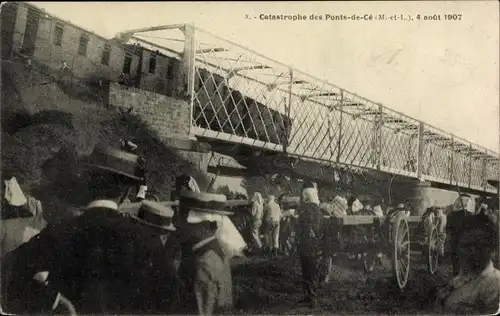 Ak Les Ponts de Cé Maine et Loire, Catastrophe du 4. août 1907