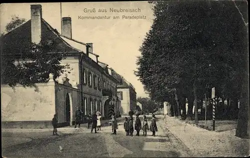 Ak Neuf Brisach Neubreisach Elsass Haut Rhin, Kommandantur am Paradeplatz