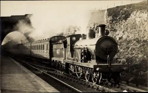 Foto Ak Britische Eisenbahn, Midland Railway MR Johnson 483 Class No. 447, LMS 2P Class, Dampflok
