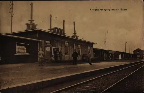 Ak Bebra an der Fulda Hessen, Kriegsverpflegungsanstalt, Bahnhof, Gleisseite