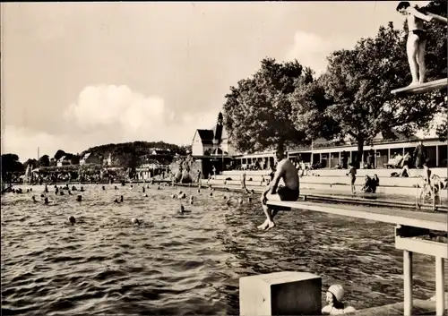 Ak Bad Hönningen am Rhein, Partie im Thermalschwimmbad