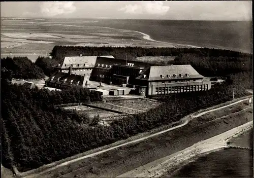 Ak Utersum Insel Föhr Nordfriesland, Sanatorium, Luftaufnahme