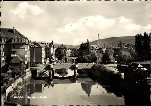 Ak Aue im Erzgebirge Sachsen, An der Mulde, Flusspartie, Brücke