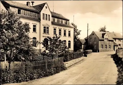 Ak Hilmersdorf Wolkenstein in Sachsen, Straßenpartie, Schulhaus