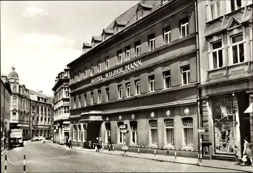 Ak Annaberg Buchholz Erzgebirge, Hotel Wilder Mann, Straßenpartie, Geschäft, Passanten