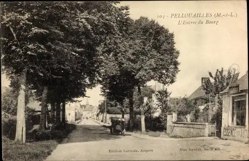 Ak Pellouailles les Vignes Maine et Loire, l'entrée du Bourg, Essence pour Auto, Automobil