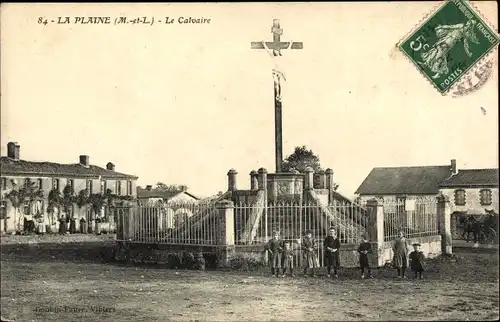 Ak La Plaine Maine et Loire, La Calvaire, Kalvarienberg, Kindergruppe