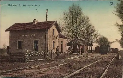 Ak St. Hilaire le Petit Marne, Bahnhof, Gleisseite, Dampflokomotive