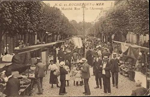Ak Rochefort sur Mer Charente Maritime, Le Marché Rue de l'Arsenal