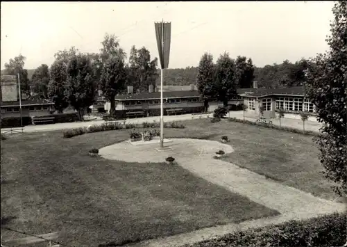 Ak Volkersdorf Radeburg Sachsen, Kinderkurheim Frohe Zukunft, Appellplatz