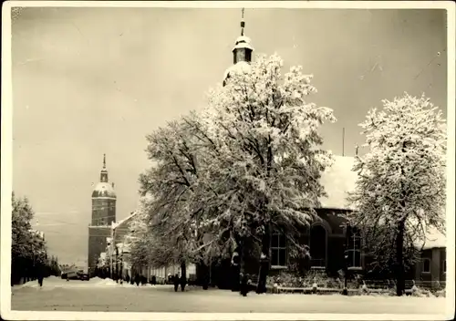 Foto Ak Annaberg Buchholz Erzgebirge, Kirche, Straßenpartie, Winter