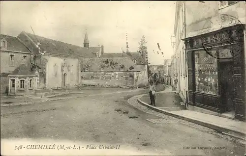 Ak Chemillé Maine-et-Loire, Place Urbain II, A. Menard, Uhrengeschäft