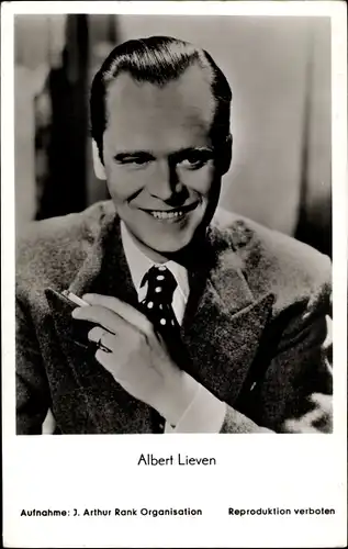 Ak Schauspieler Albert Lieven, Portrait mit Zigarette